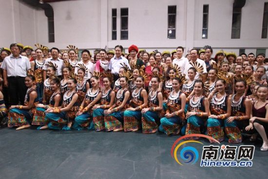 ���Ͻ�����������¡�����200��Ԫ���鸰���ݳ�