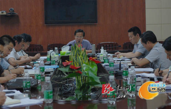 洪江区工委书记邓小建调研财税人社工作