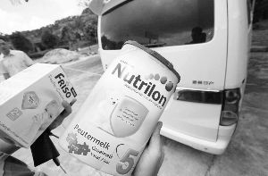 面包车改货车走私洋奶粉