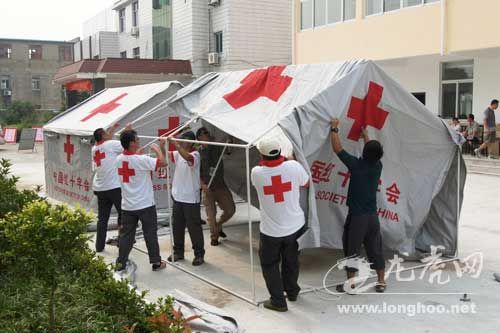 南京市红十字会召集志愿服务队奔赴高邮震区
