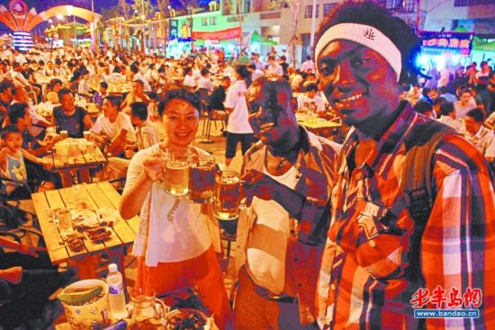 背靠明清老街哈啤酒“奥巴马”也说“赞”
