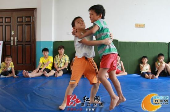 怀化洪江区:政府埋单 留守儿童快乐度暑假