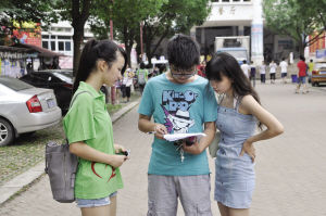 中国药科大学一项暑期调查显示南京大学生近视