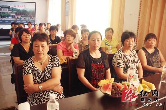 嘉禾县妇联首次开展心理健康服务进社区活动