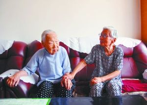 孝亲敬老<em>故事</em> <em>孝女</em>六十年如一日陪伴母亲度过