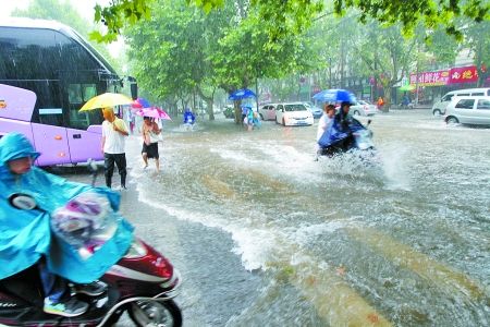 河南大雨郑州、封丘“哗啦”得最厉害