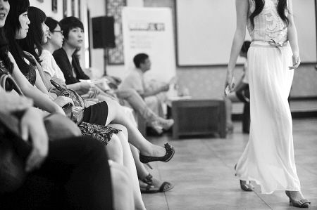 32位亿万富翁征婚2700余位女性报名