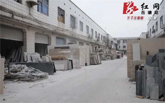湘潭红旗商贸城部分居民受噪音“酷刑”疑无证经营