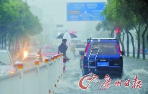 豪雨轮番袭禅桂“肠梗阻”