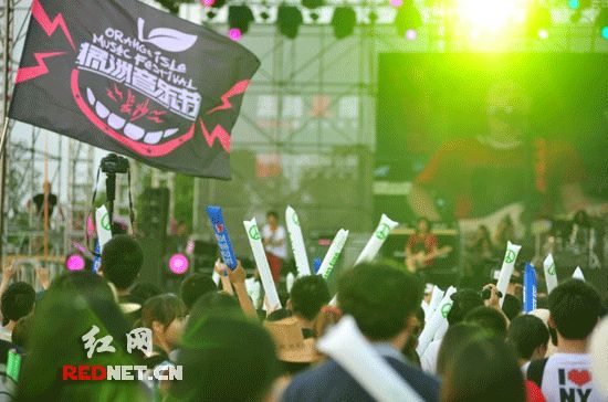 橘洲音乐节首日人气爆棚 今夜长沙在曲婉婷的