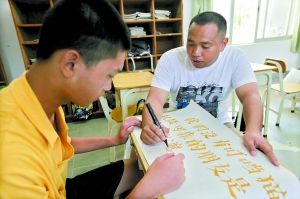 他不是好爸爸但他是好老师