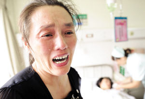 开学第一天父女俩被撞重伤