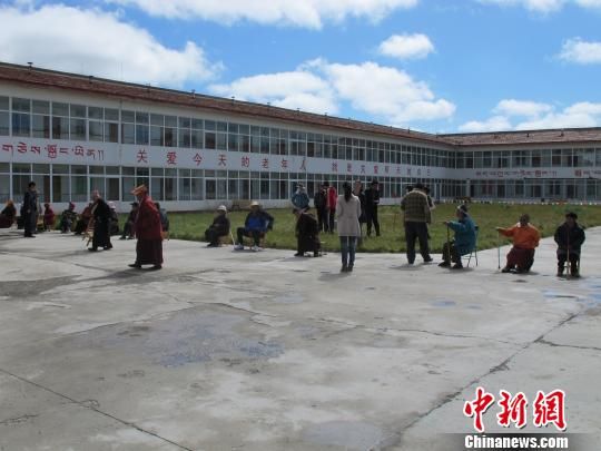 通讯:伺候33位老人高原敬老院“软硬”兼施