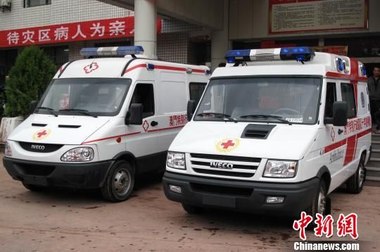 澳门红十字会向彝良捐赠两辆救护车 筹款470万
