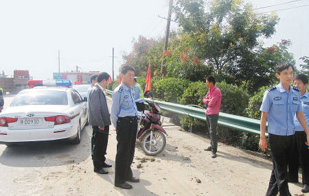 礼泉一男子骑摩托上高速不听劝被拘10天罚千元