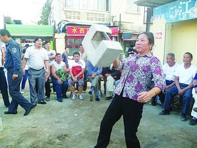 江宁石锁女王曾获长三角石锁<em>邀请</em>赛<em>女子</em>组冠