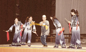二人台现代剧《花落花开》参加“2012年全国优秀剧目展演”