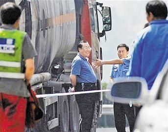 陕西"微笑局长"杨达才严重违纪被撤职