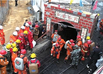 矿车钢绳断裂致20人坠亡