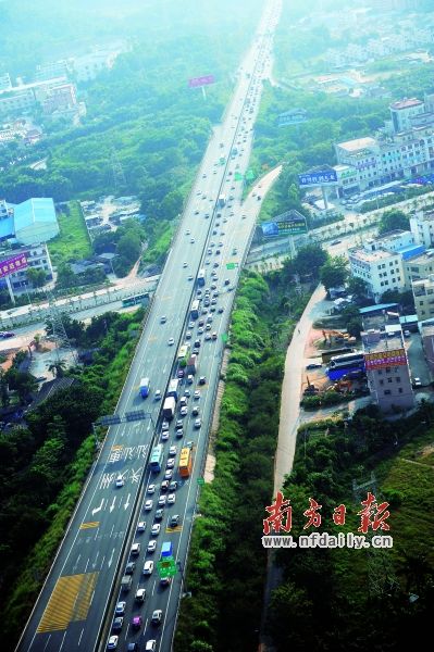 回穗车流激增但总体顺畅