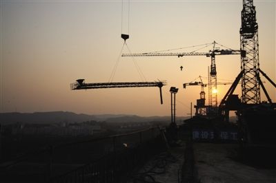 �ɻ�����150�ֻ��ݰѺ�ˮ�ʹ�