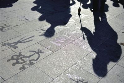 �������