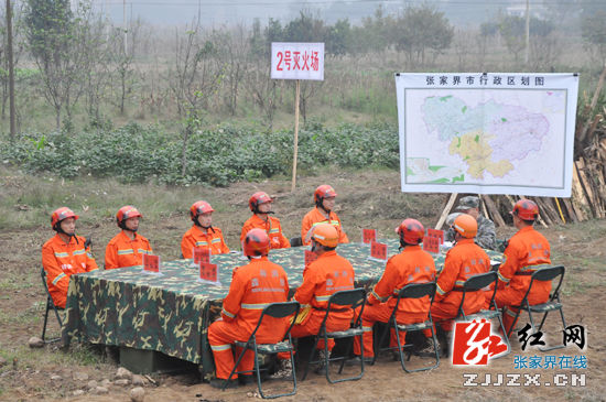 张家界民兵应急分队集结 森林灭火演练近似实