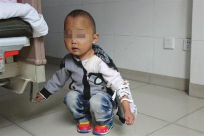 3岁的他好想活下去好心人伸出援手
