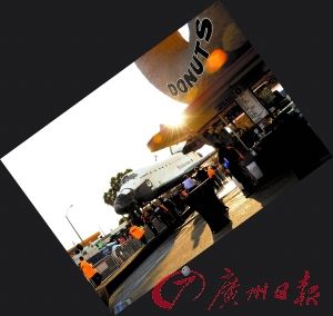 “奋进”号“巡游”洛杉矶