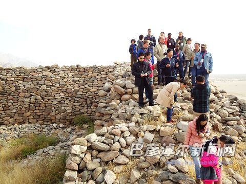 巴彦淖尔市举办2012中国--南非岩画研讨会阴山