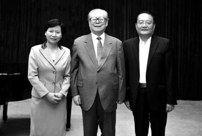 江泽民夫妇在京接见上海海洋大学校领导