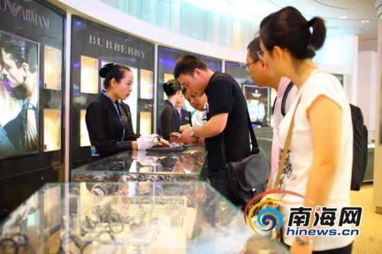 海南免税店销售额超26亿元 推动海南旅游业发