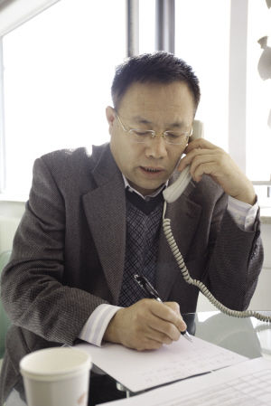 “路灯热线日”副局长接热线十余路灯问题当日解决