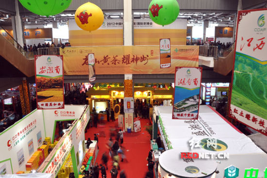 2012中部（湖南）国际农博会开幕商家出奇招抢“客”
