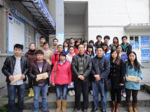 美国毅宁基金会派员赴贵州遵义医学院捐资助学