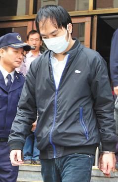 法院勘验台湾富少迷奸光盘李宗瑞低头不敢直视