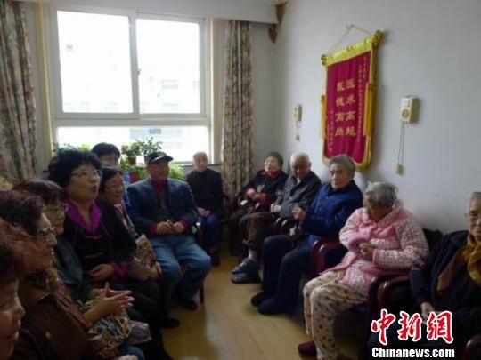 上海黄浦区基层社区侨联组织开展关爱老人活动