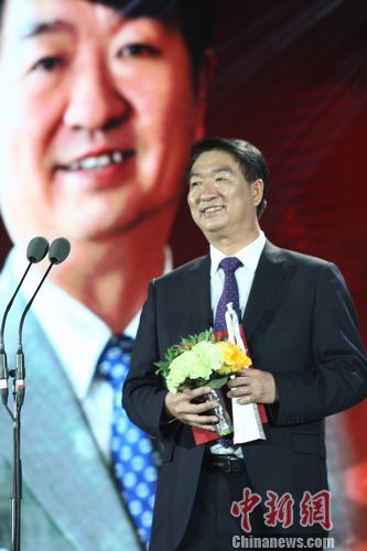 莫言、德德玛、陈鑫伊等获“2012中华文化人物”