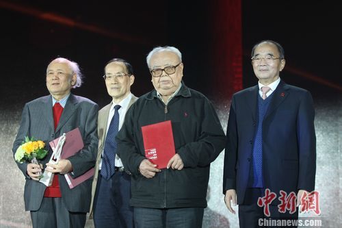 莫言、德德玛、陈鑫伊等获“2012中华文化人物”