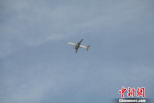 首架民用飞机降落张家口机场预计春节前后通航