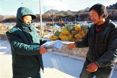 北京最北邮递员穿梭山路30年