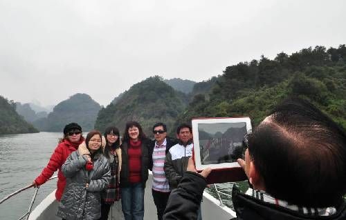 丹霞山景区迎来首个海外旅游团