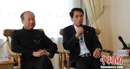 海航集团董事局主席陈峰(左)和海航集团执行副