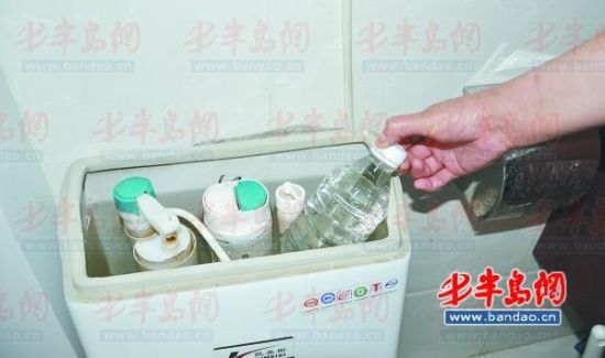 马桶箱内放个瓶子可节水