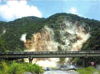 台湾南投地震引大面积山崩