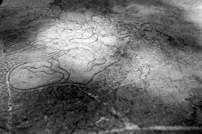 乌山碎石块拼出“五爪龙”御碑