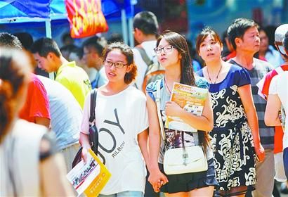 高招咨询会可问专科志愿