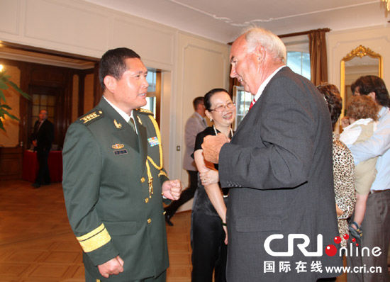 中国驻瑞士使馆举行八·一建军节招待会_新