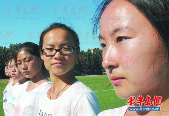 城阳一中高一新生接受军训 多数学生有过经验