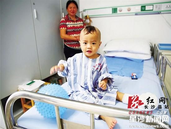1岁小男孩意外受伤被截肢 家境贫困亟盼帮助